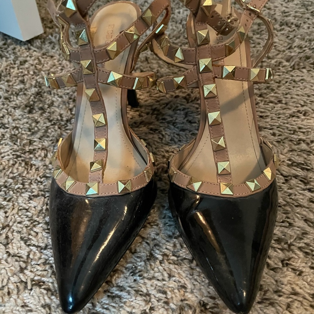 BCBGeneration Rockstud Pump